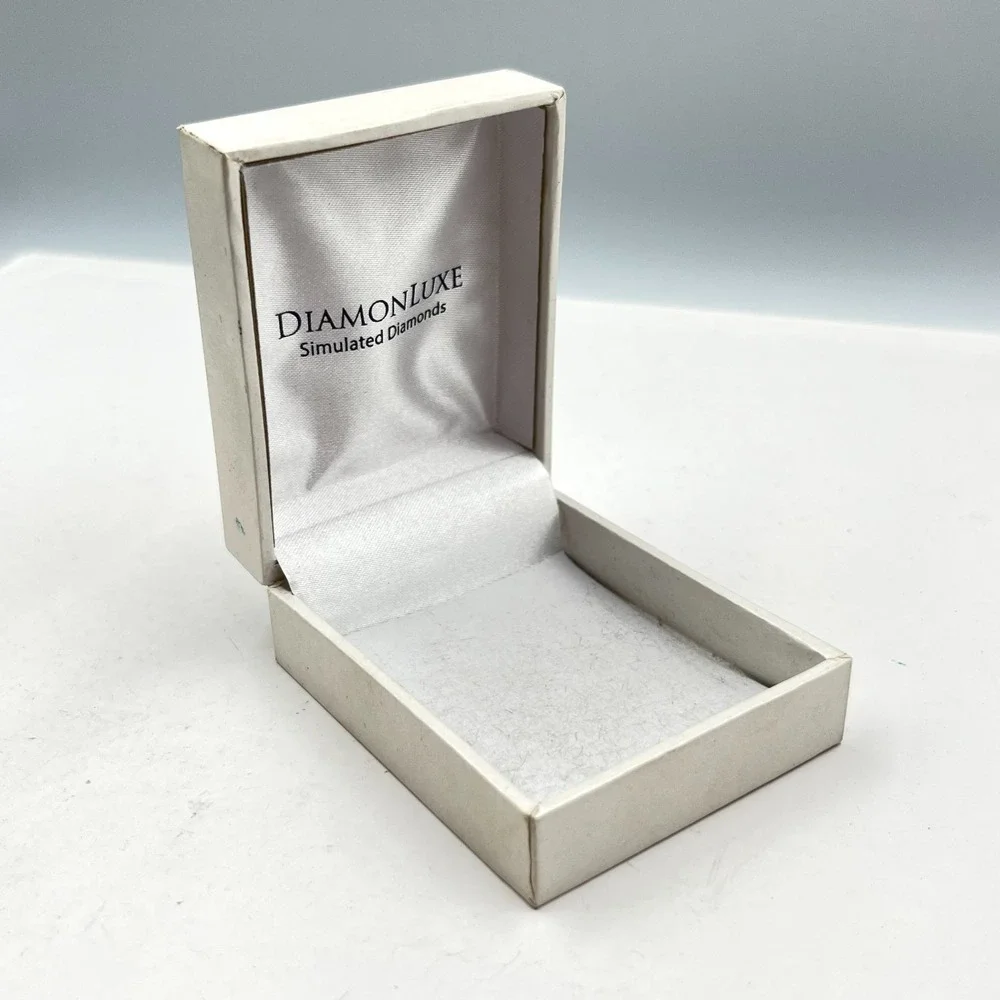 DiamonLuxe this elegant